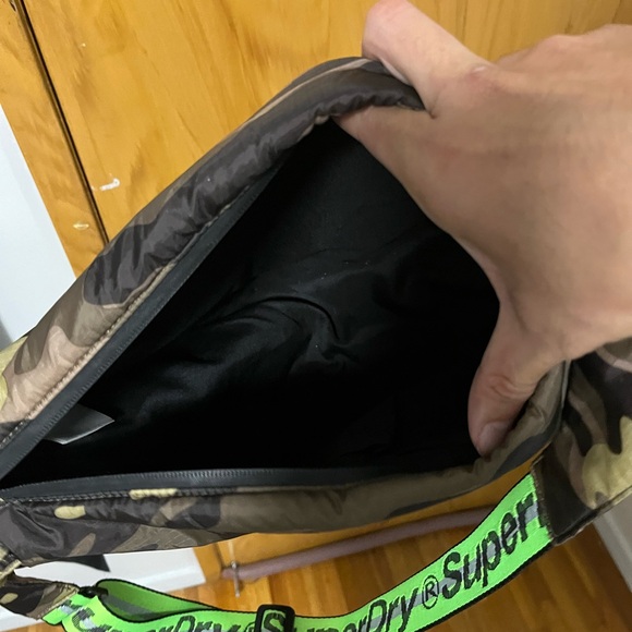 SUPERDRY CAMO BAG - Picture 6 of 6